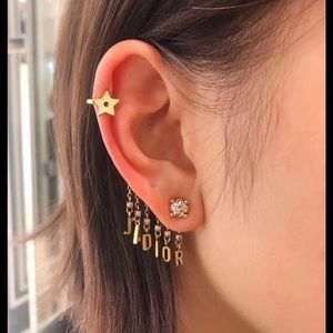 Dior single earring ear cuff
